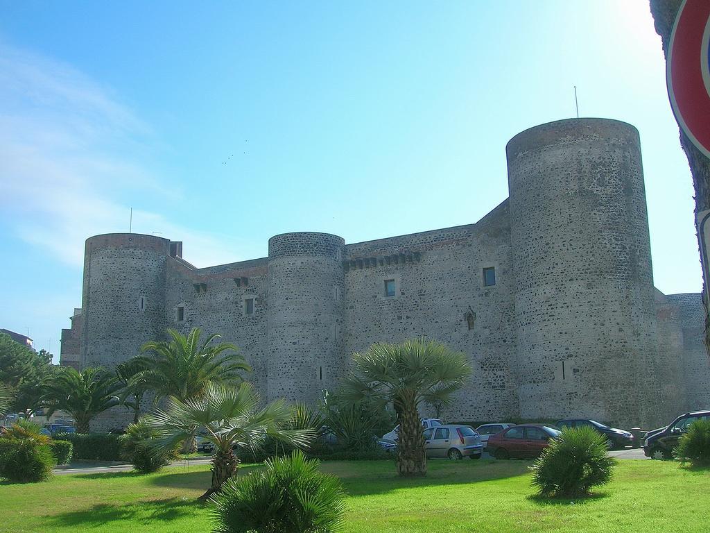 New Rubik'S Castle Hotel Catania Bagian luar foto